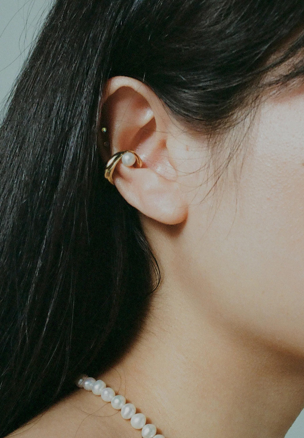 Vero Perla Ear Cuff - gold